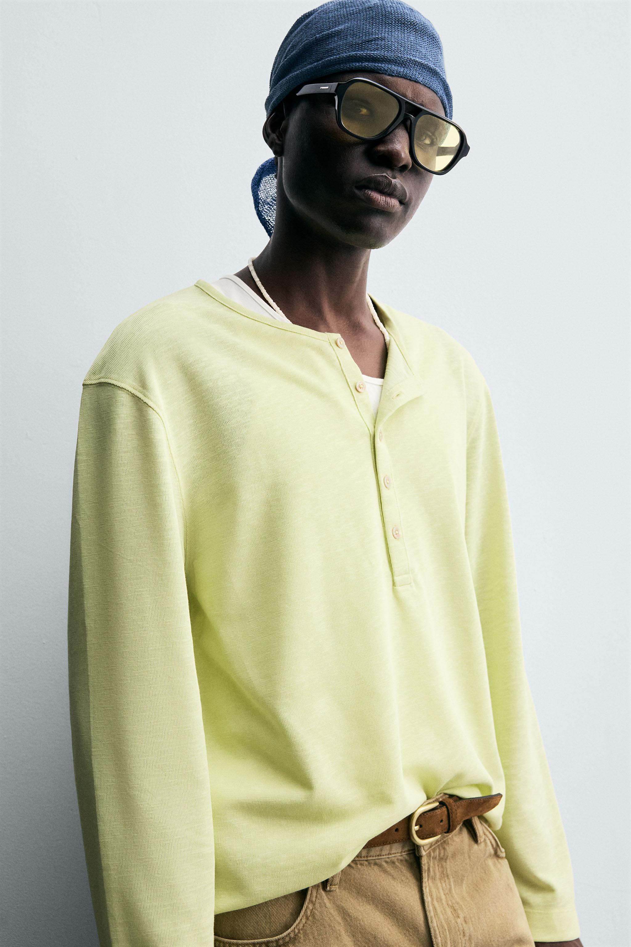 LIGHTWEIGHT BUTTON NECK T-SHIRT